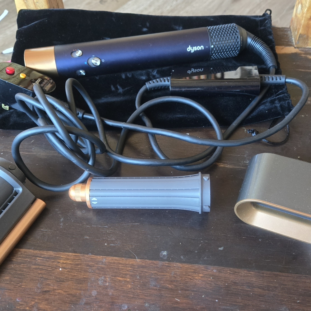 Dyson Black and Gold Hair Styling Tool